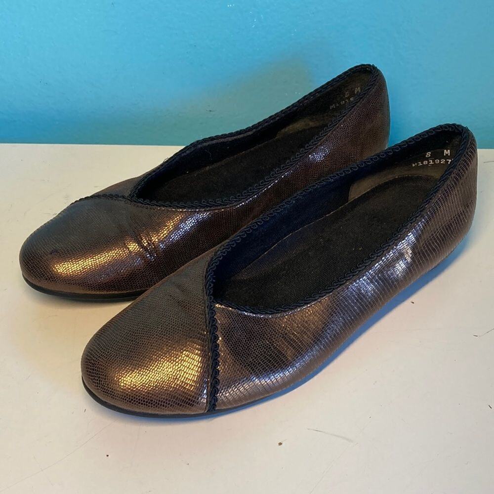 Munro Bronze Metallic Walking Flat Women’s Size 8